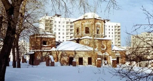Храм Живоначальной Троицы в Конькове в годы запустения